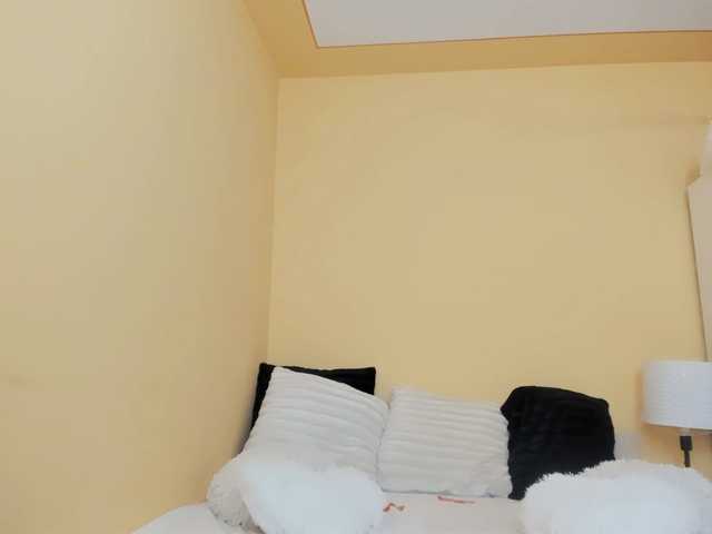 Live sex webcam photo for JuliaHayes90 #277975369