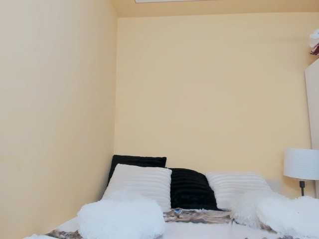 Live sex webcam photo for JuliaHayes90 #288265210