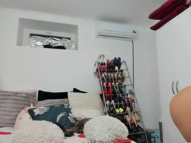 Live sex webcam photo for JuliaHayes90 #291381369