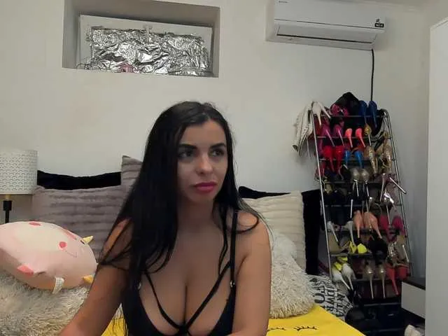 Live sex webcam photo for JuliaHayes90 #292478432