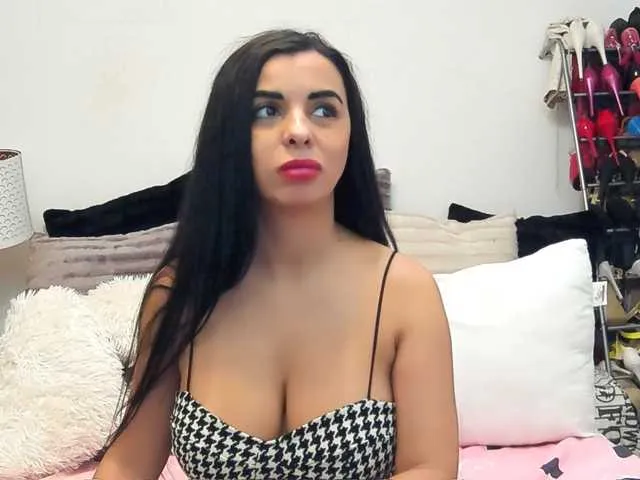 Live sex webcam photo for JuliaHayes90 #292541444
