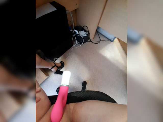 Live sex webcam photo for JuliaKiss-PH #277536432