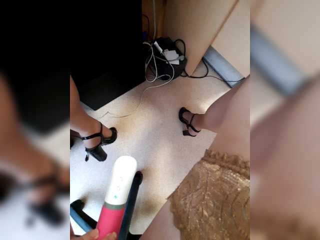 Live sex webcam photo for JuliaKiss-PH #277549001