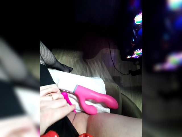 Live sex webcam photo for JuliaKiss-PH #277569472