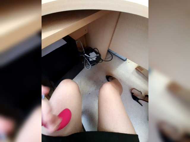 Live sex webcam photo for JuliaKiss-PH #277665201