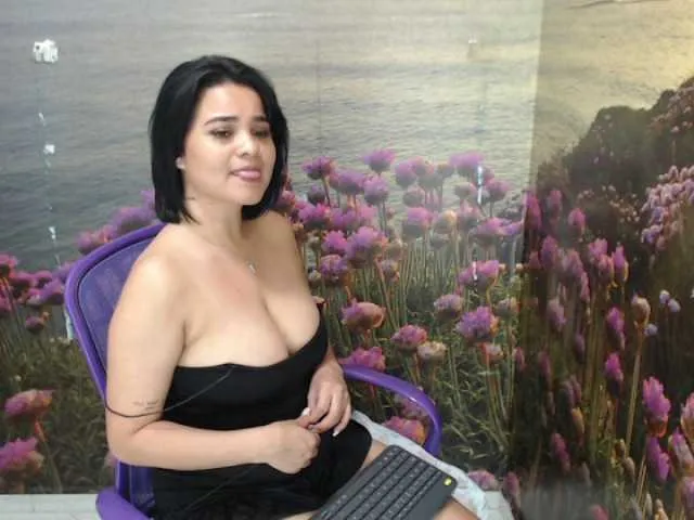 Live sex webcam photo for JuliaReeves #272150014