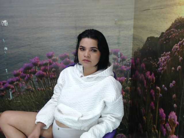 Live sex webcam photo for JuliaReeves #272204167