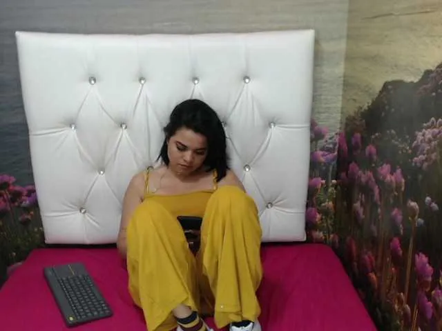 Live sex webcam photo for JuliaReeves #272230512