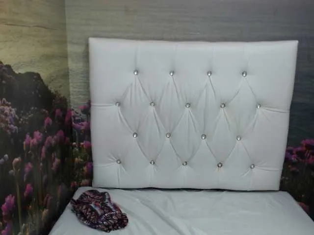 Live sex webcam photo for JuliaReeves #272568005