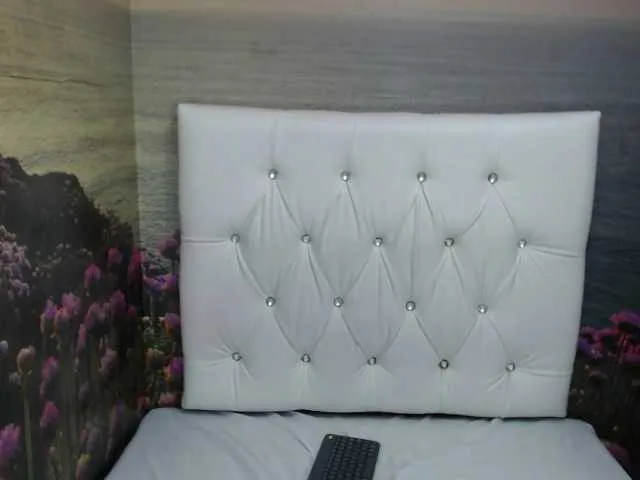 Live sex webcam photo for JuliaReeves #272622319