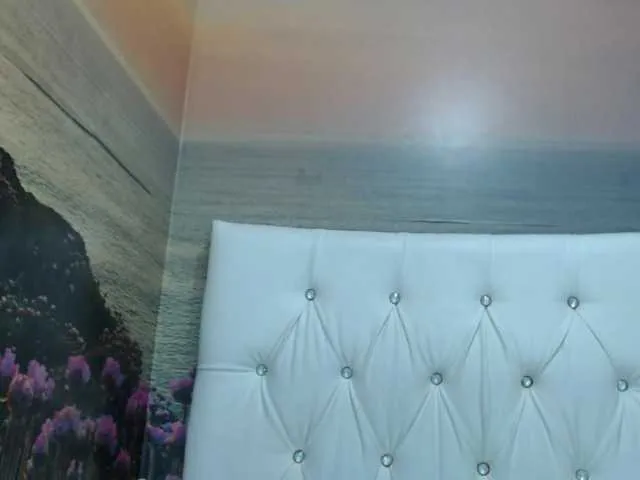 Live sex webcam photo for JuliaReeves #272726785