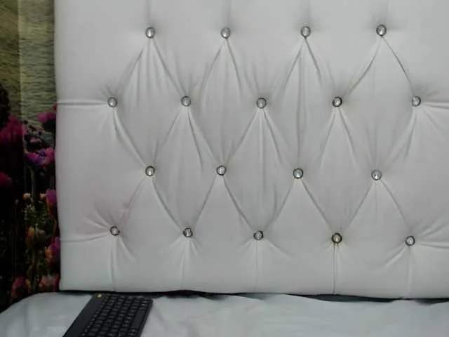 Live sex webcam photo for JuliaReeves #272855776