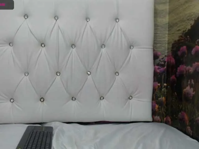 Live sex webcam photo for JuliaReeves #272898941