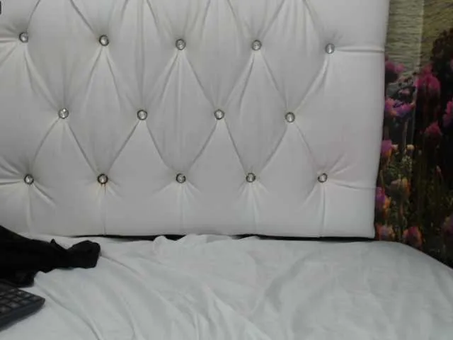 Live sex webcam photo for JuliaReeves #273066507