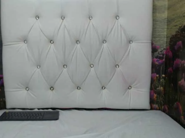 Live sex webcam photo for JuliaReeves #273397954