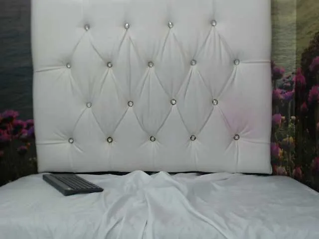 Live sex webcam photo for JuliaReeves #273638871