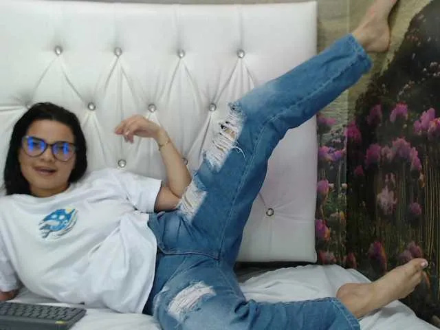 Live sex webcam photo for JuliaReeves #273732607