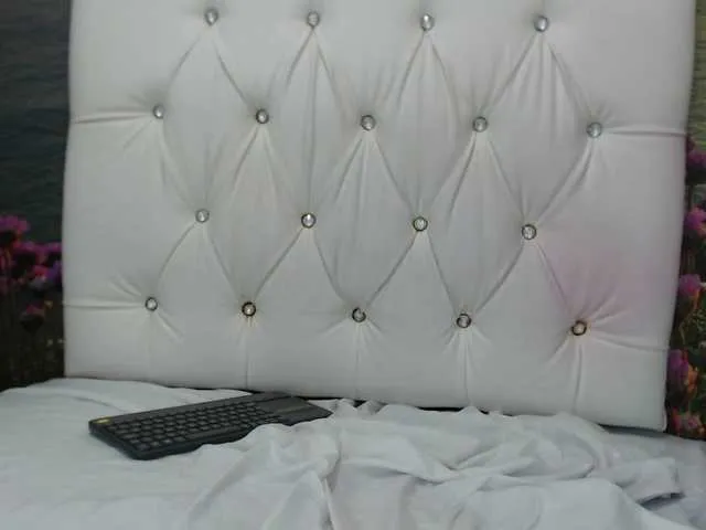 Live sex webcam photo for JuliaReeves #273778005