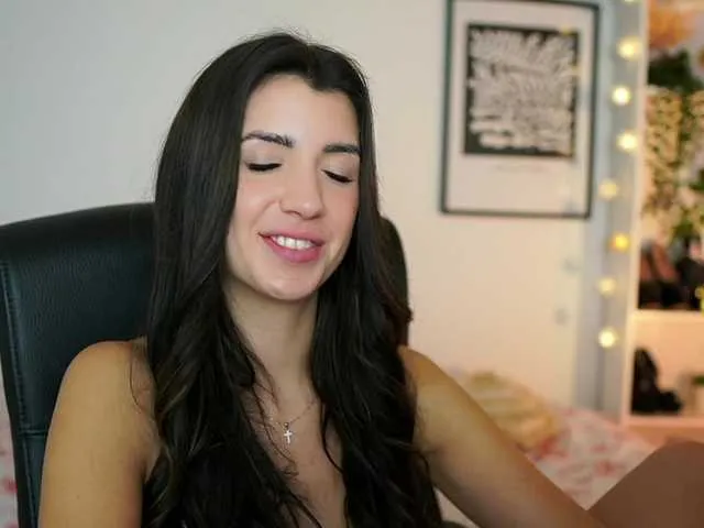 Live sex webcam photo for JuliaRocaa #290281874