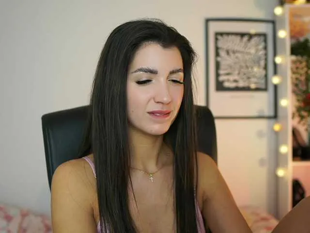 Live sex webcam photo for JuliaRocaa #290496005