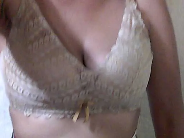 Live sex webcam photo for Juliahh #278151953