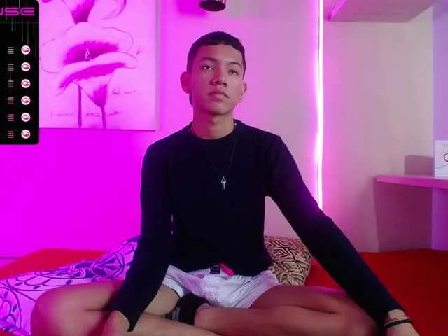 Live sex webcam photo for JulianRose- #273612945