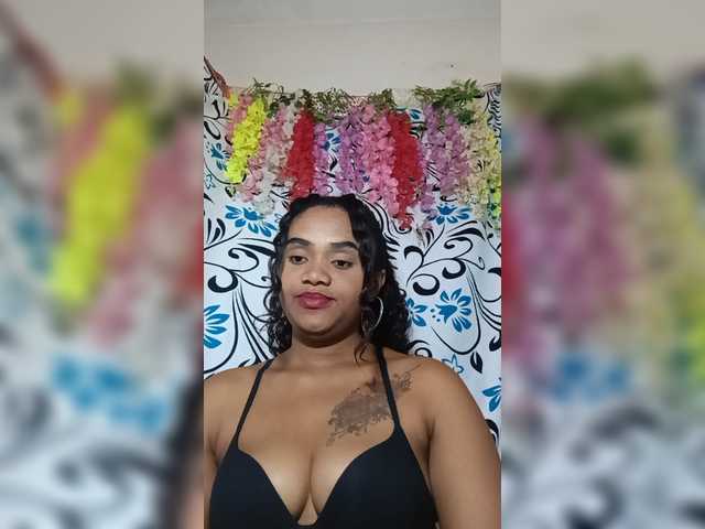 Live sex webcam photo for Julianna-1 #294129610