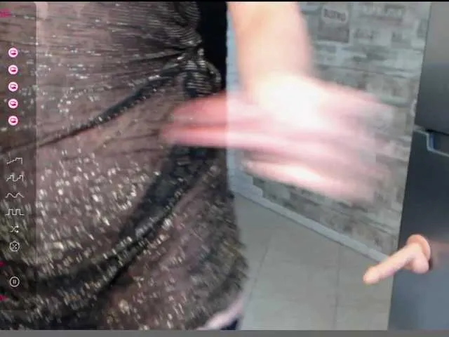 Live sex webcam photo for JuliannaAmour #277502264