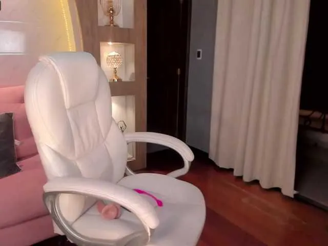 Live sex webcam photo for JulieBelle #287987816