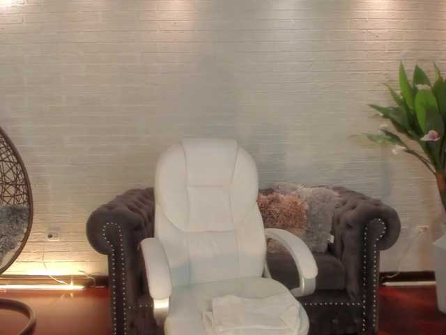 Live sex webcam photo for JulieBelle #287987836