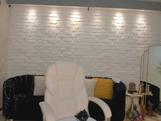 Live sex webcam photo for JulieBelle #287987876