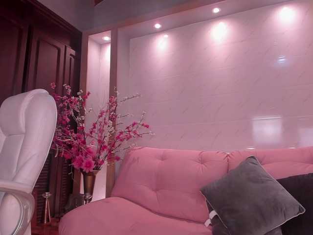 Live sex webcam photo for JulieBelle #287987892