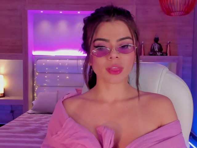 Live sex webcam photo for JulieBelle #287987915