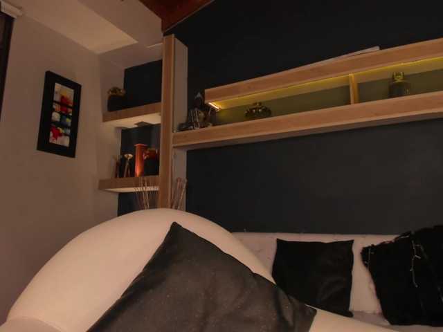 Live sex webcam photo for JulieBelle #287987919