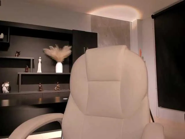 Live sex webcam photo for JulieBelle #287988011