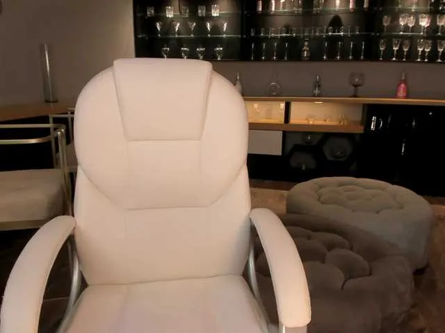 Live sex webcam photo for JulieBelle #287988123