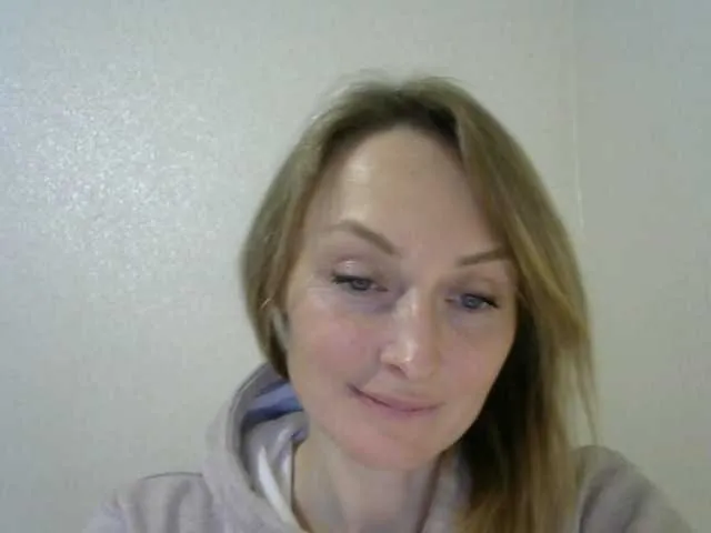 Live sex webcam photo for JulieFresia #272135971