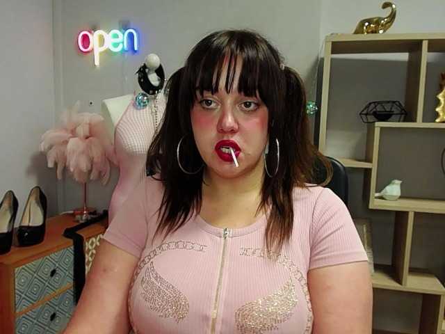 Live sex webcam photo for JulieLuv #275479212