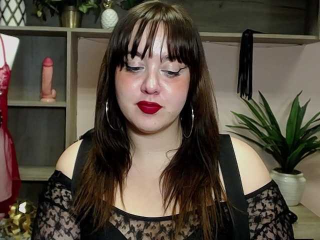 Live sex webcam photo for JulieLuv #275606763