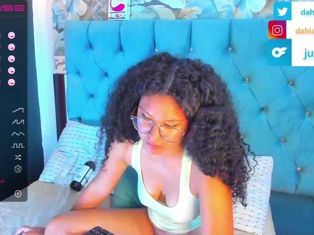 Live sex webcam photo for JuliePrescott #275706196