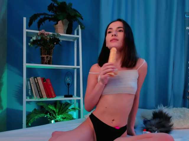 Live sex webcam photo for JulieRosa #272688688