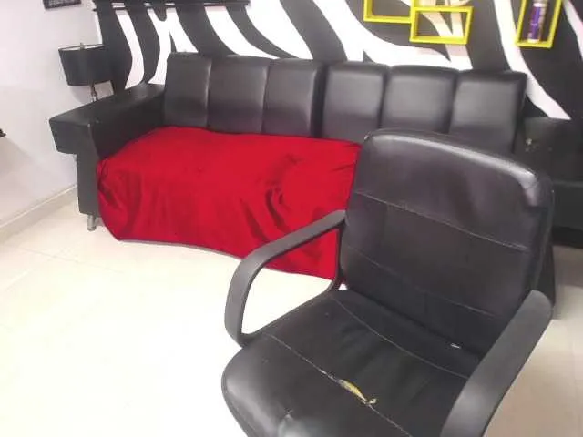 Live sex webcam photo for JulieTrump #271738098