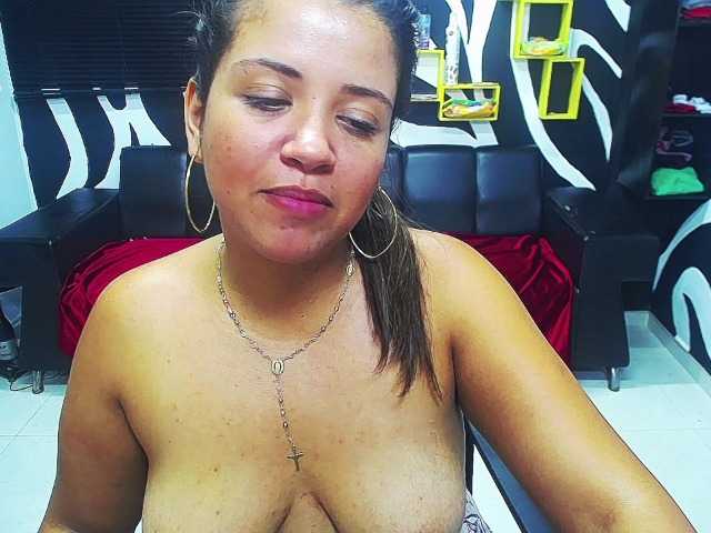 Live sex webcam photo for JulieTrump #271799441