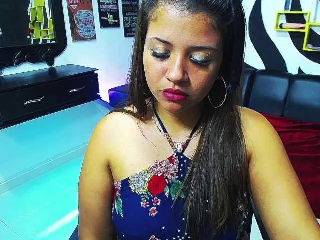 Live sex webcam photo for JulieTrump #271822039