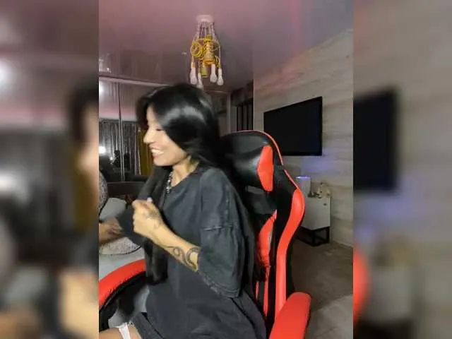 Live sex webcam photo for JulieTurner #288936764