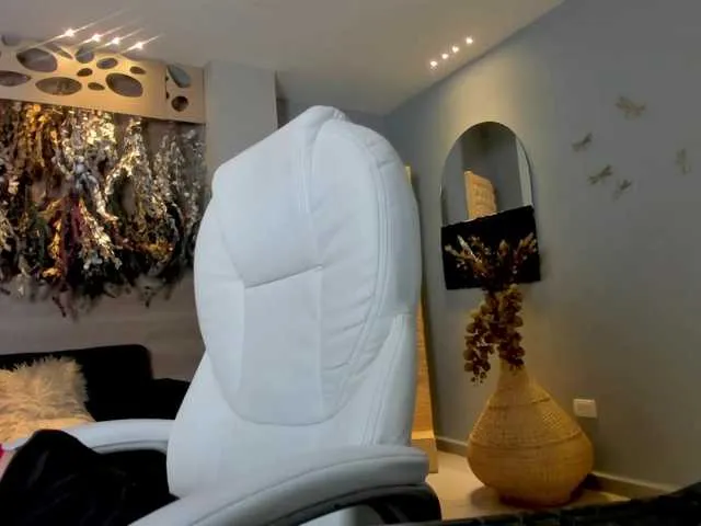 Live sex webcam photo for JulietaBanks #273872673