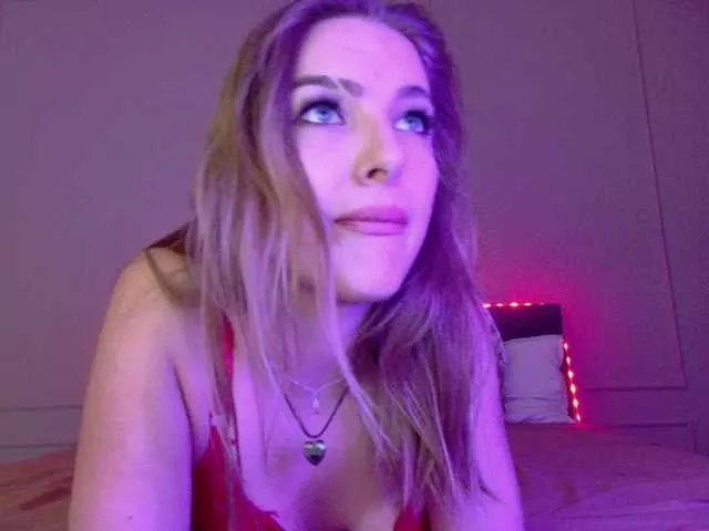 Live sex webcam photo for JulietaLean #275804916