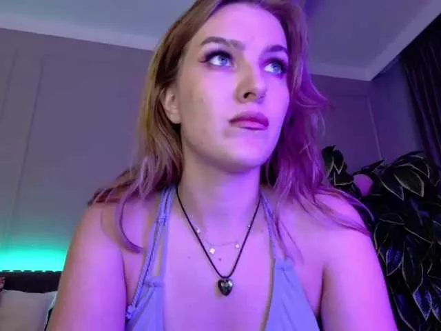 Live sex webcam photo for JulietaLean #275941060