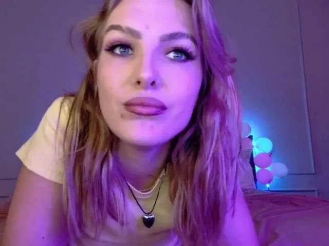 Live sex webcam photo for JulietaLean #275974546
