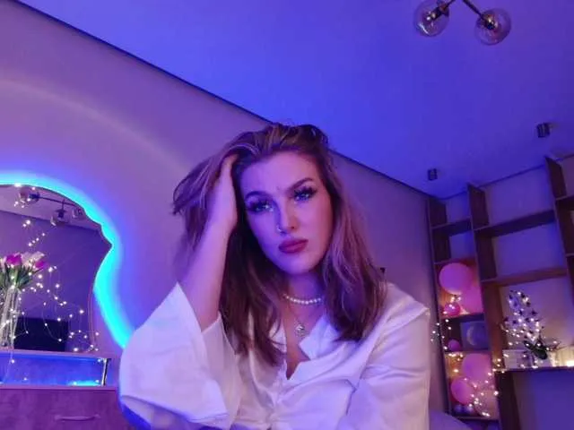 Live sex webcam photo for JulietaLean #278145779